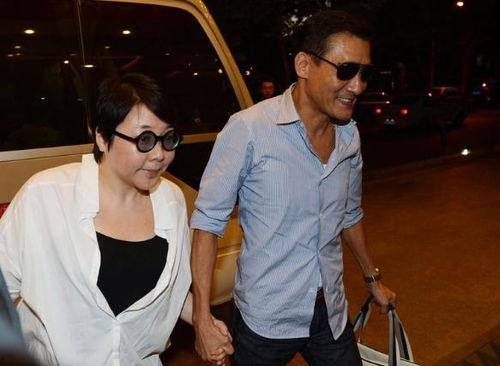 朱百万夫妇娱乐吃瓜,揭秘娱乐圈背后的甜蜜与苦涩